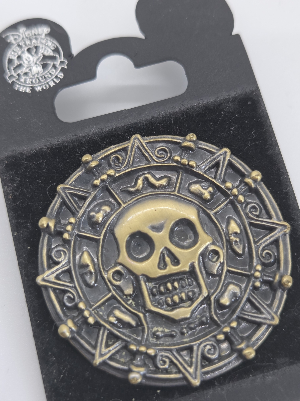 Disney Pirates of the Caribbean Aztec Gold Cursed Coin Pin 2006 Skull
